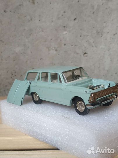Модель автомобиля Москвич 426 1:43 СССР