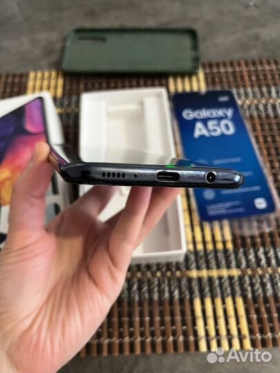 Samsung Galaxy A50, 4/64 ГБ