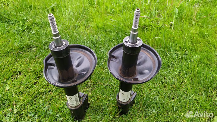 Cтойка передняя Рено Сандеро