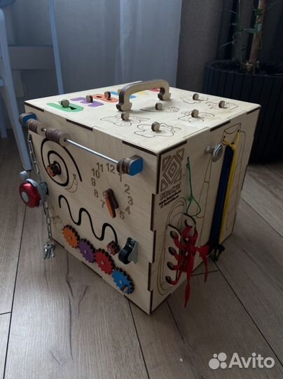 Бизиборд домик