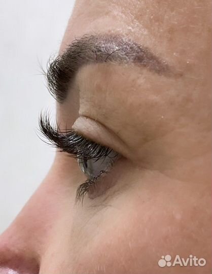 Модель на наращивание ресниц
