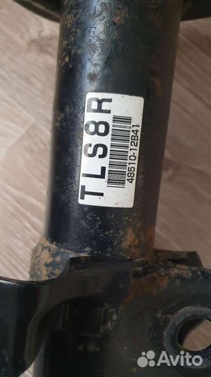 Амортизаторы стойки подвески toyota auris kyb