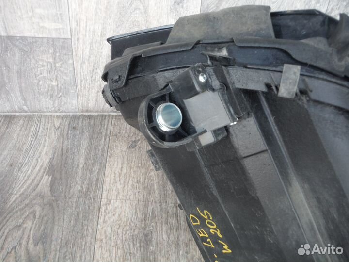 Фара правая №99 Mercedes C W205 2017