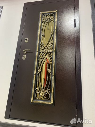Дверь входная со стеклом