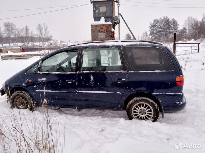 Накладка в торпедо левая Volkswagen (VW) Sharan 1