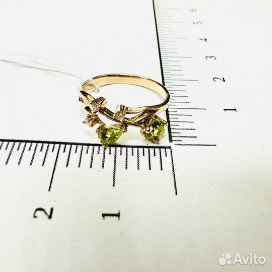 Золотое кольцо с камнем 16р