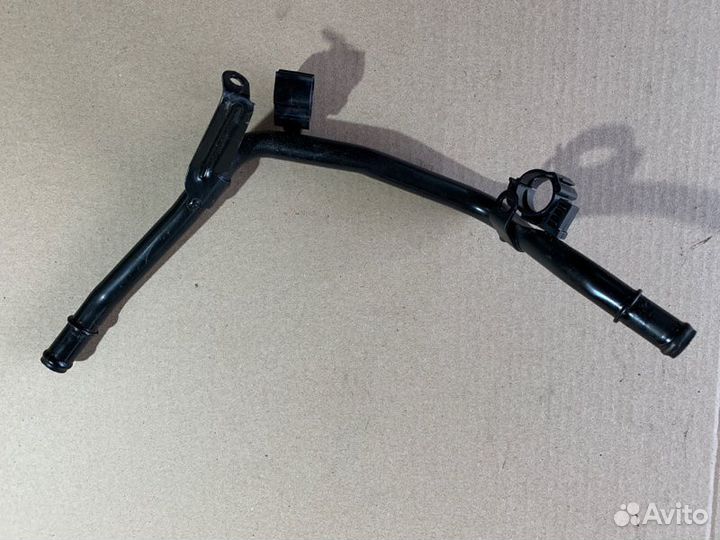 Патрубок системы охлаждения Volkswagen Passat B6