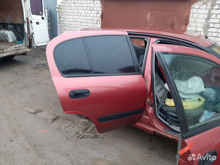 Almera n16 двери правые цвет красный