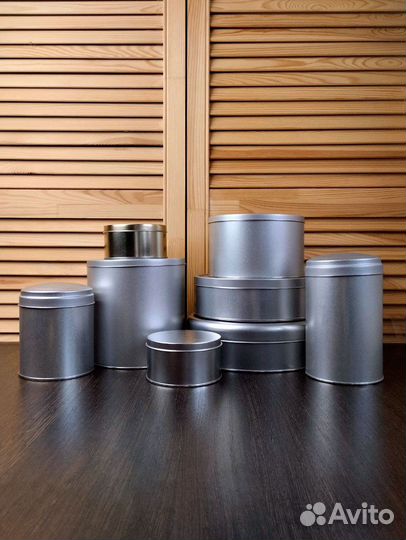 Банка металлическая, круглая с крышкой