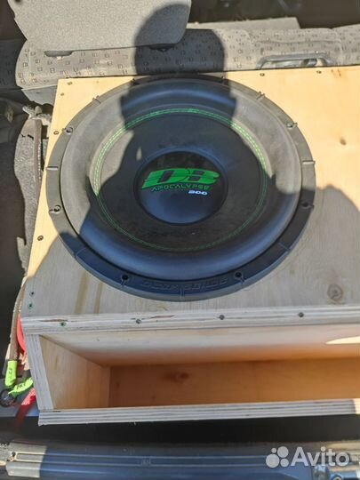 Сабвуфер DB-SA305D2