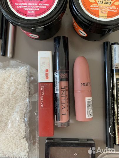 Косметика пакетом кисти маски