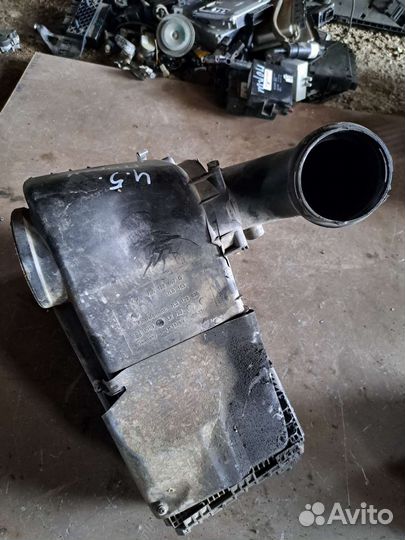 Корпус воздушного фильтра на Porsche Cayenne