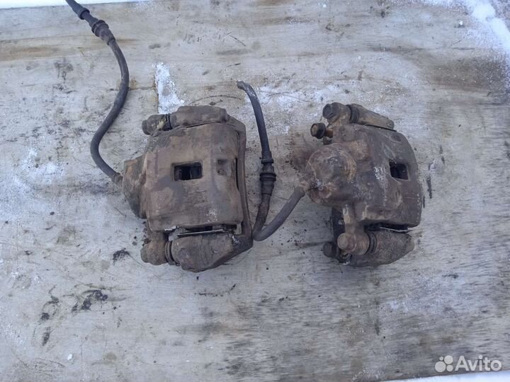 Суппорт передний левый Киа Шума 2