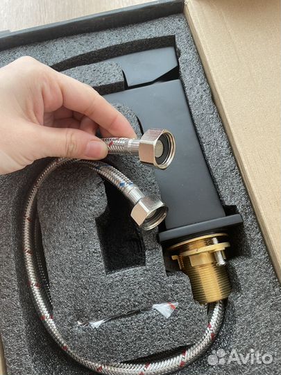 Смеситель для раковины черный