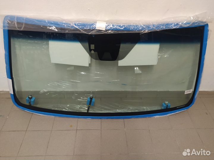 Стекло лобовое Toyota Land Cruser 200