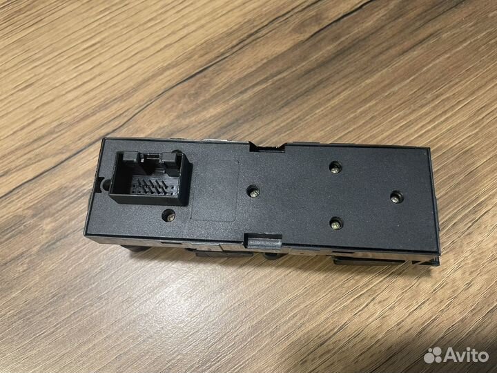 Блок управления стеклоподъемниками VW Golf Bora B5