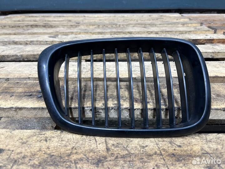 Решетка радиатора правая Bmw 1 E87 N46B20 2004