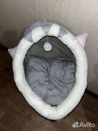 Домик лежанка с игрушкой для кошек и собак