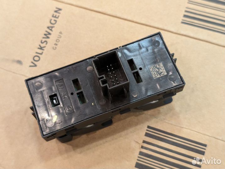 Кнопки стеклоподъемников Skoda Rapid I II