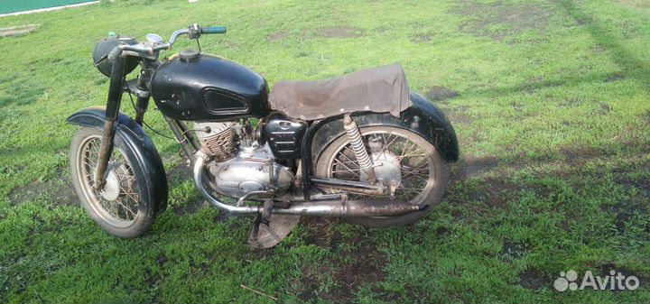 Продам мотоцикл панония 1971г