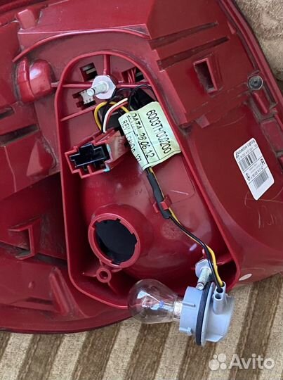 Задний правый фонарь на крыло mersedes GL W166