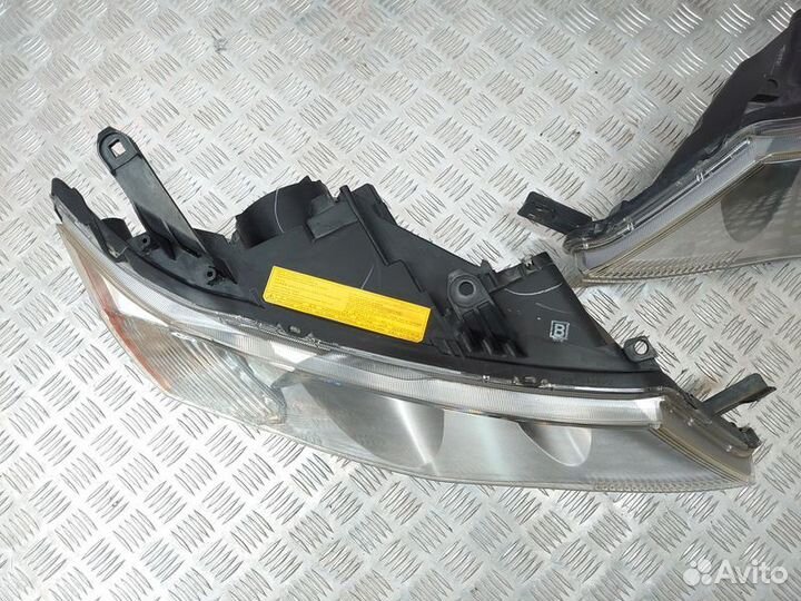 Оригинальные фары Mitsubishi Outlander XL