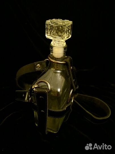 Графин в кожаной оплетке-подвесе на ремне