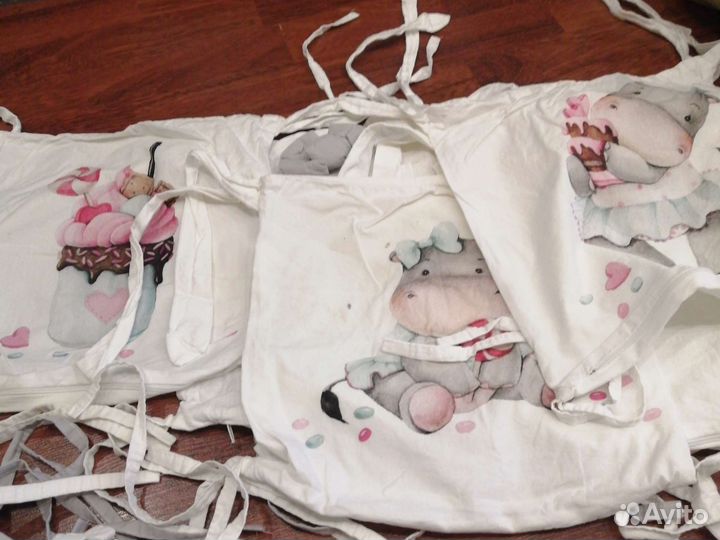 Бортики в детскую кроватку с подушками