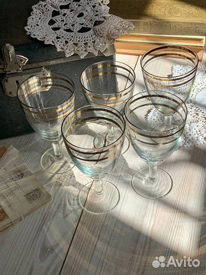 Винтажные бокалы с золотой лентой