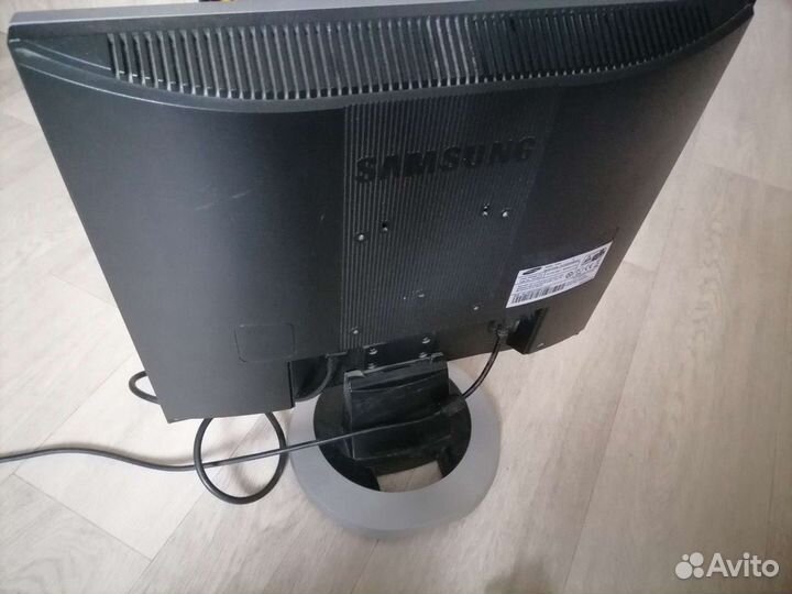 Монитор Samsung