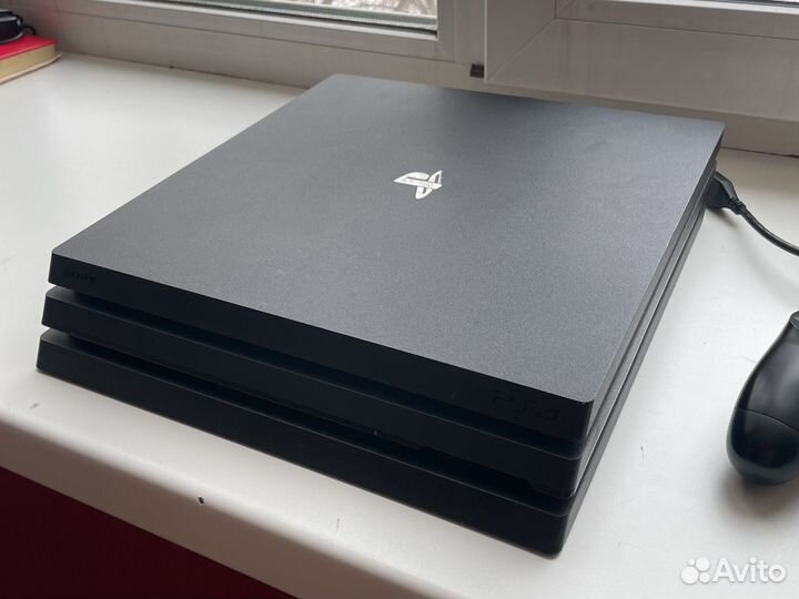 Sony PlayStation 4 Pro 1tb cuh-7208b