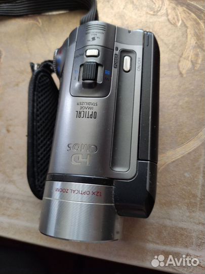 Видеокамера Canon HF100
