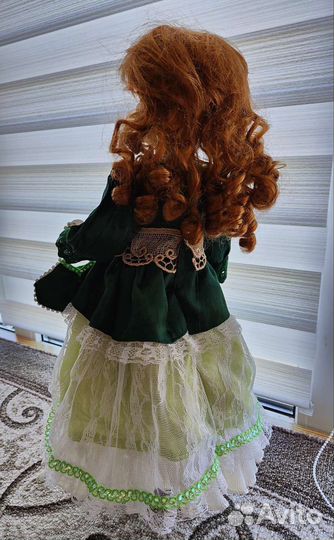 Кукла фарфоровая