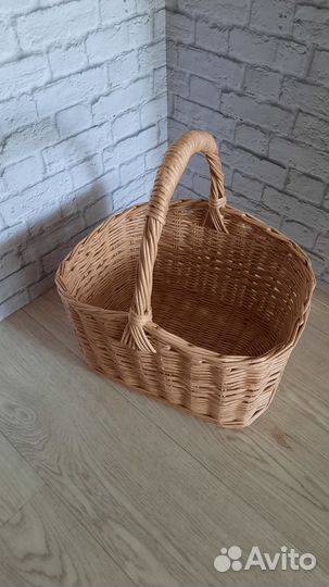 Корзина плетеная из бумажной лозы