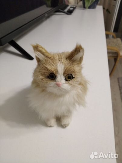 Кошка - статуэтка из натурального меха