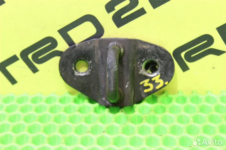 Петля замка багажника задняя Nissan Vanette SK82MN