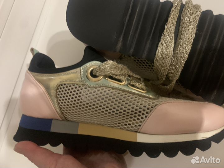 Кроссовки женские 36