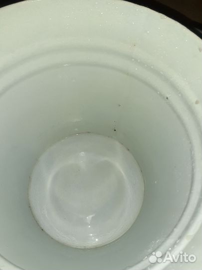 Эмалированное ведро с крышкой