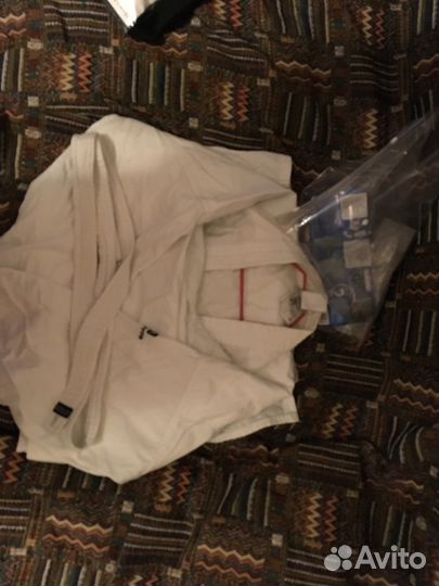 Продаю кимоно + накладки на руки и ноги