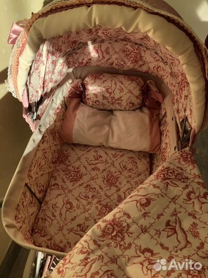 Игрушечная коляска для кукол