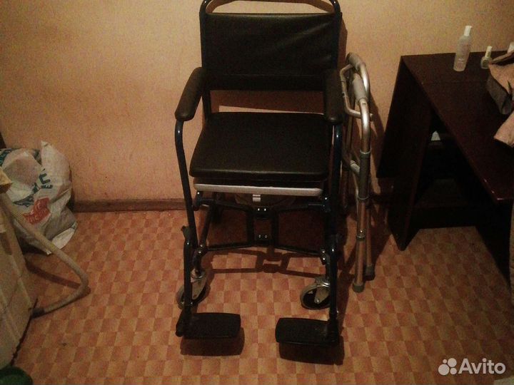 Коляска для инвалидов и ходунки - 6000