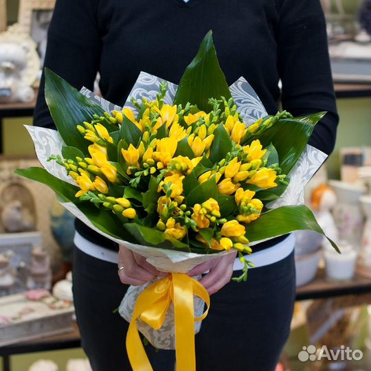 Букет 281 Фрезия жёлтая 17 шт