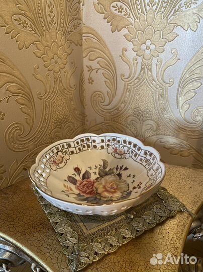 Конфетница на ножке фарфор