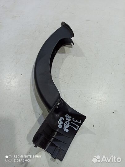 Накладка (кожух) петли крышки багажника правая