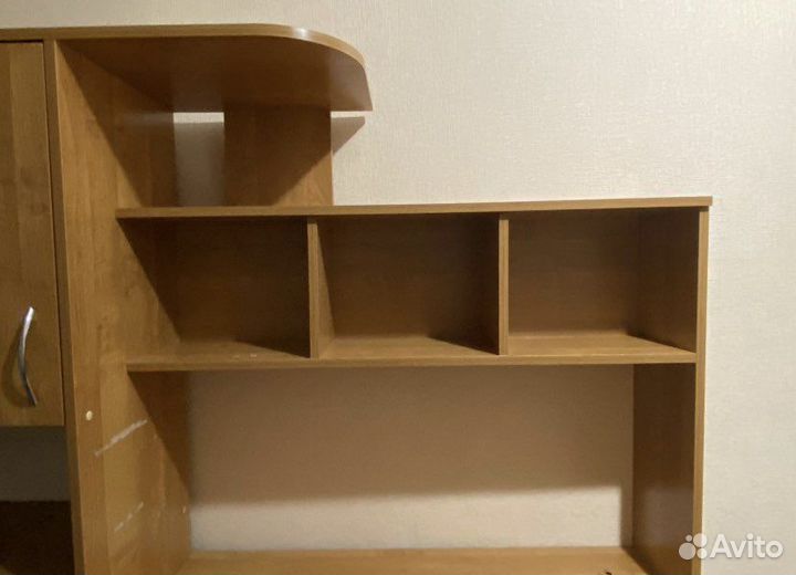 Компьютерный стол (рабочий стол)