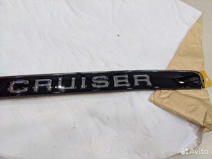 Молдинг крышки багажника land cruiser 100 черный