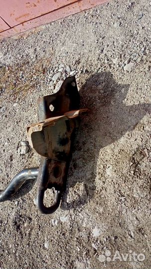 Штатная буксировочная проушина Mitsubishi Pajero 4