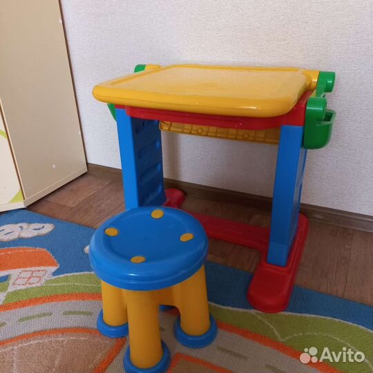 Стол детский с табуретом,он же мольберт