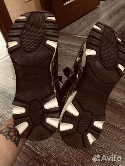 Кроссовки женские Carvela