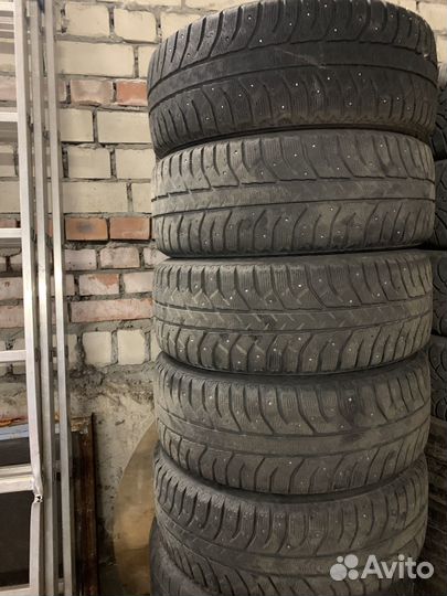 Bridgestone Ice Cruiser 7000 215/55 R17 98T